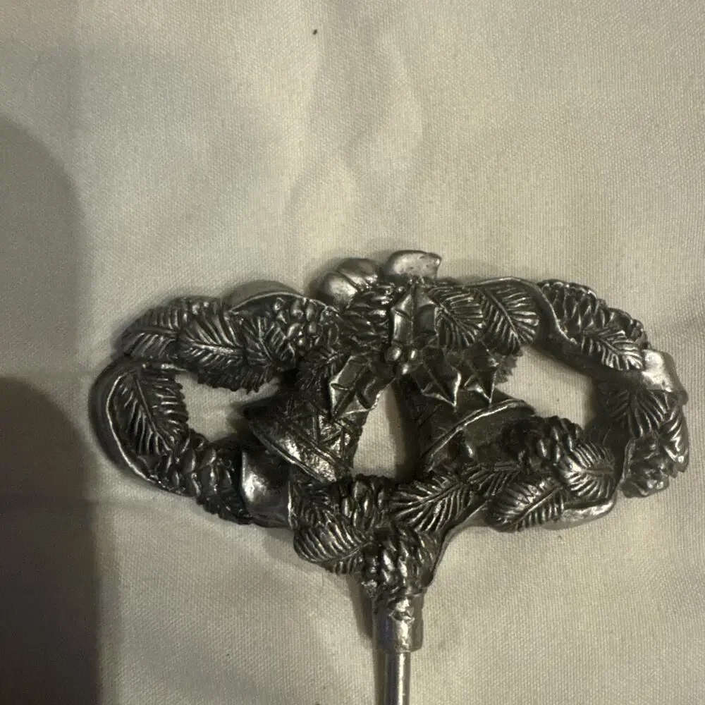 New - Pewter Wine Bottle Opener Bells Wreath‎ Design Corkscrew Christmas Winter